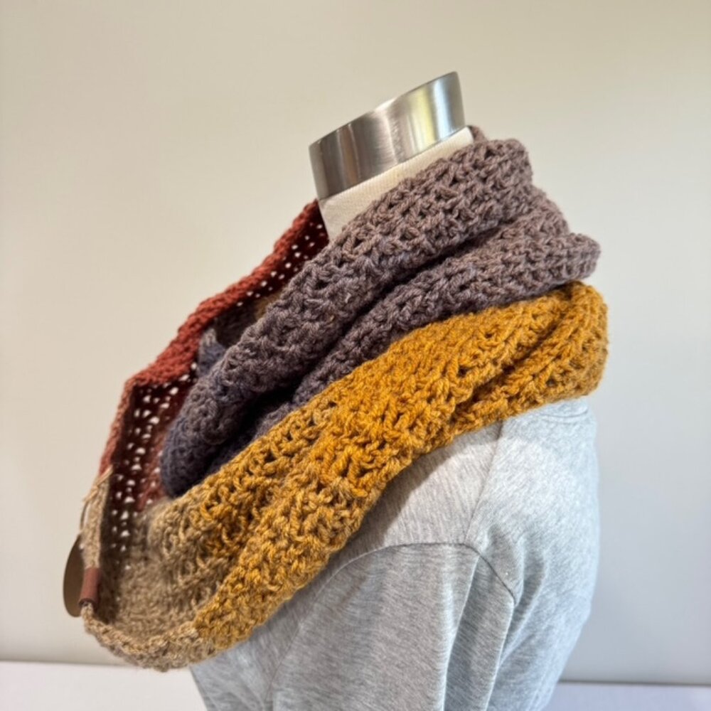 HANDMADE Crochet V-Stitch Infinity Scarf NWT One of a Kind - Picture 2 of 14